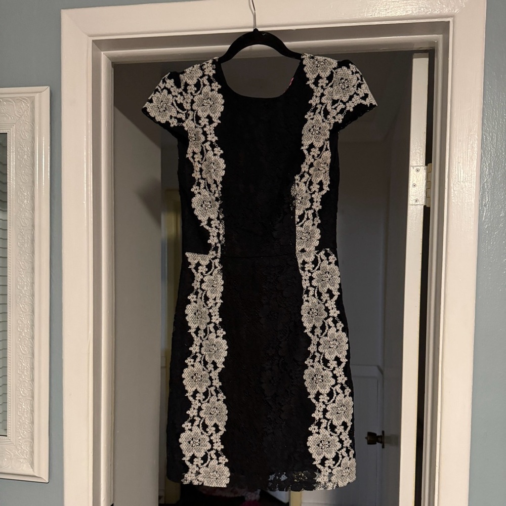 BETSEY Johnson black and white